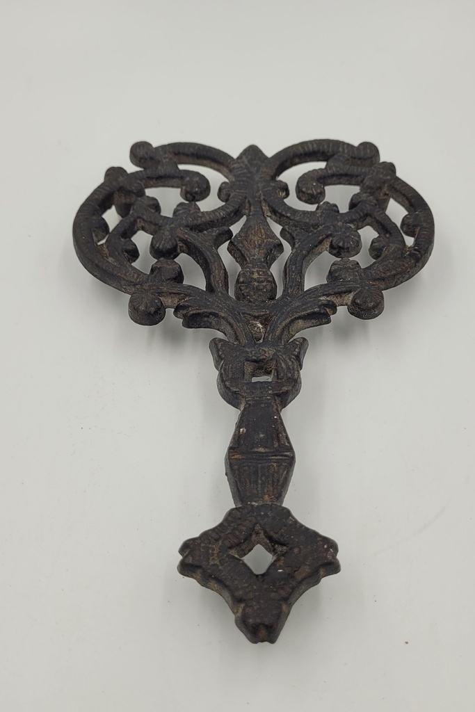 Cast Iron Decorative Trivit